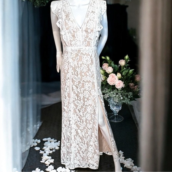 Lulus White Lace Nude Color Lining Formal NWT - Picture 2 of 8